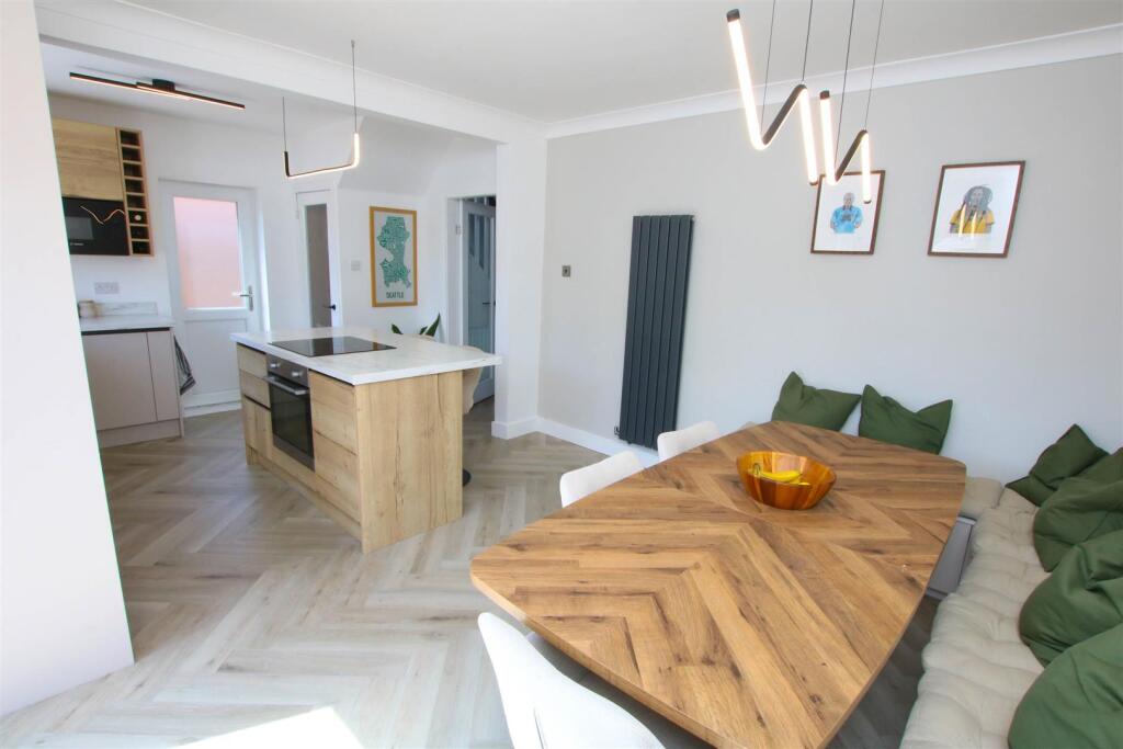 OPEN PLAN DINING KITCHEN