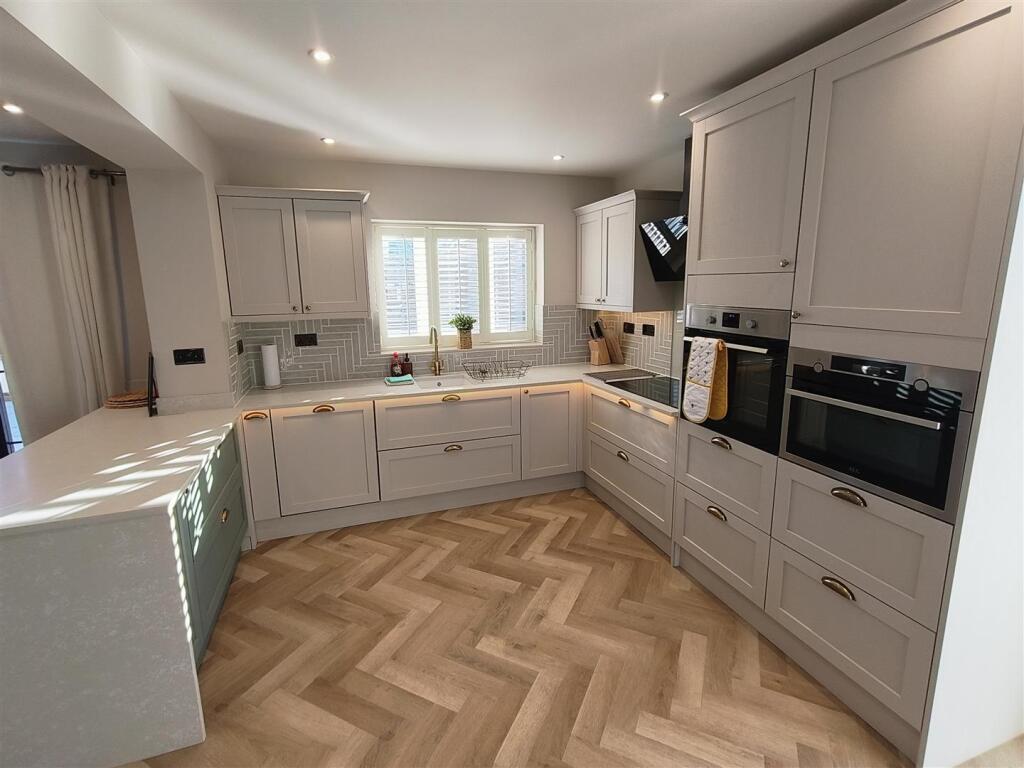 kitchen 1.jpg