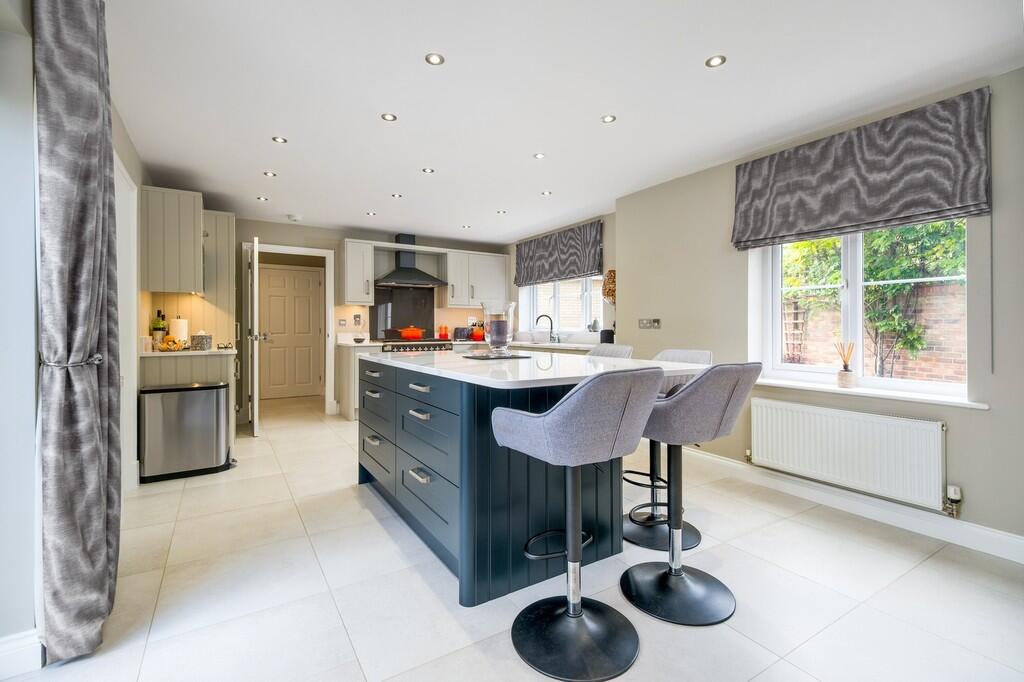 1400px_Fixed_4 Sh...