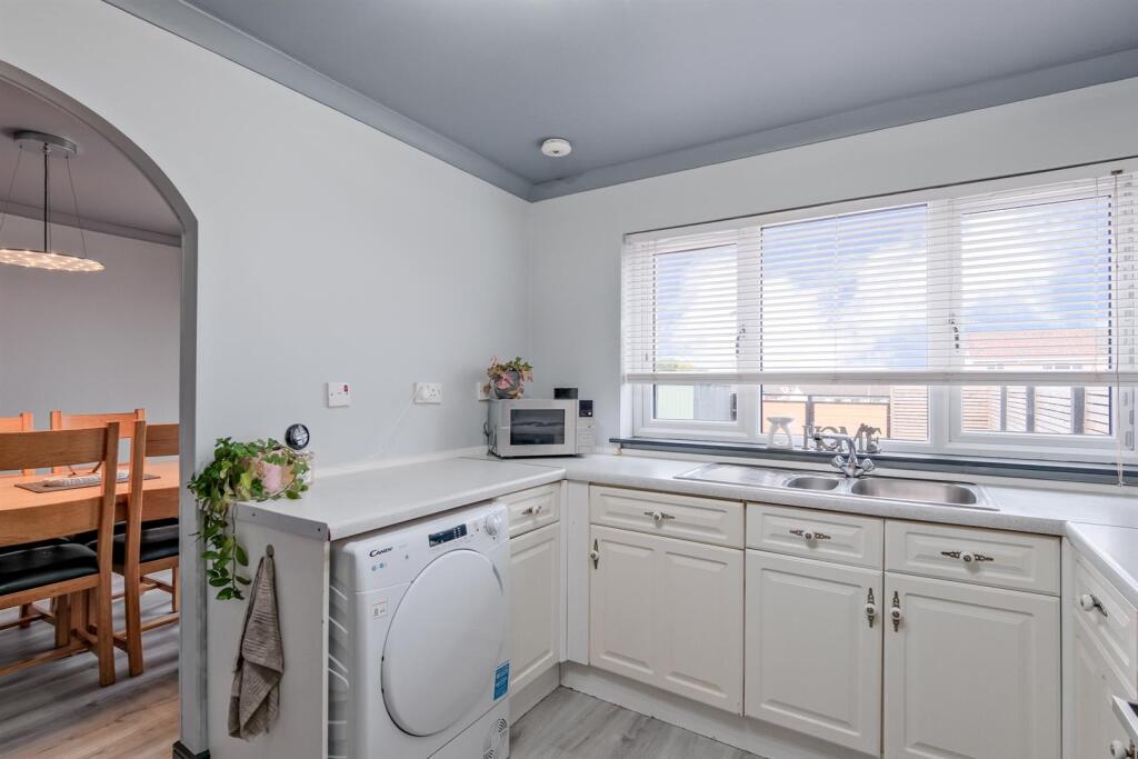 018-32 Kenmore Way, Carluke ML8 5RZ.jpg