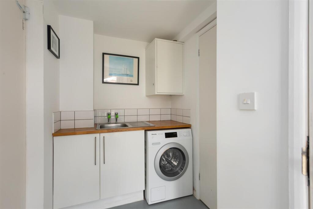 Island Wall, Whitstable