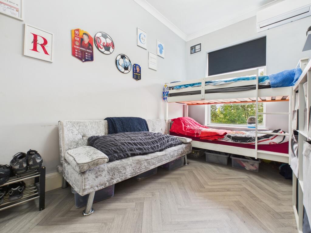 CAM03729G0-PR0146-STILL012