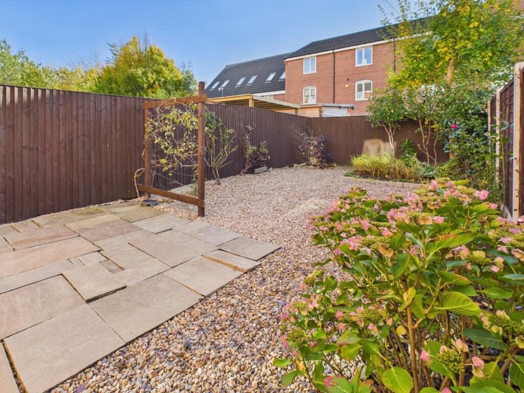 CAM04233G0-PR0036-STILL037