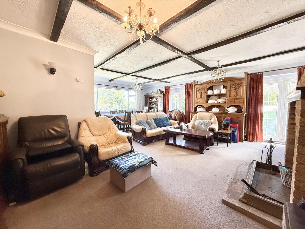 Lounge/Dining Rm
