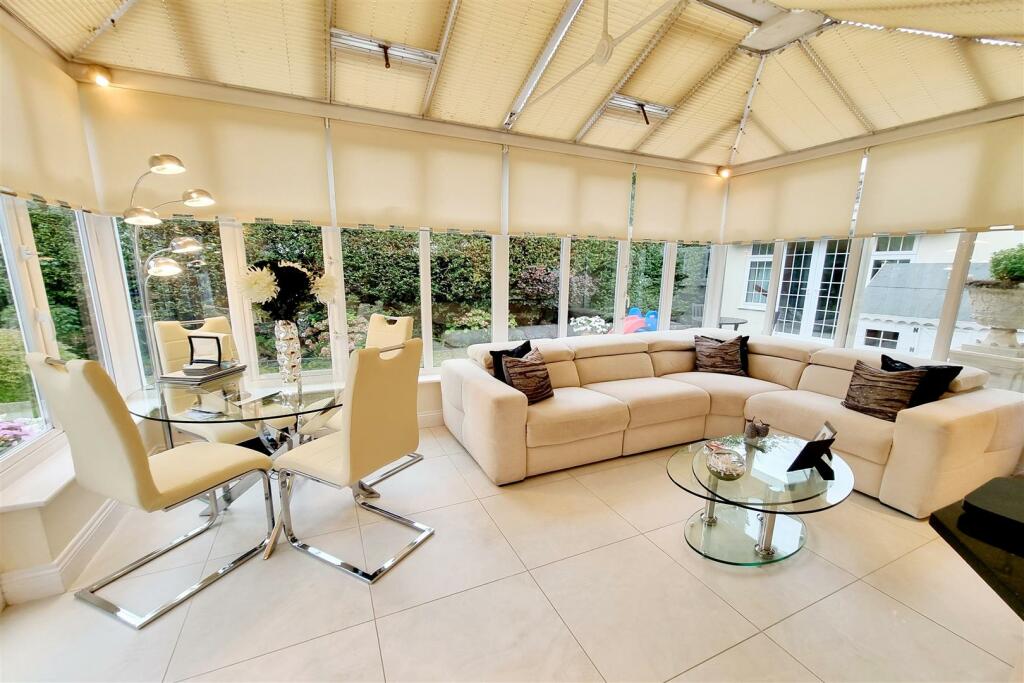 DOUBLE GLAZED CONSERVATORY: