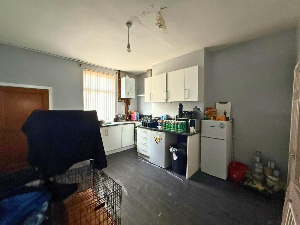Kitchen part 1.jpg