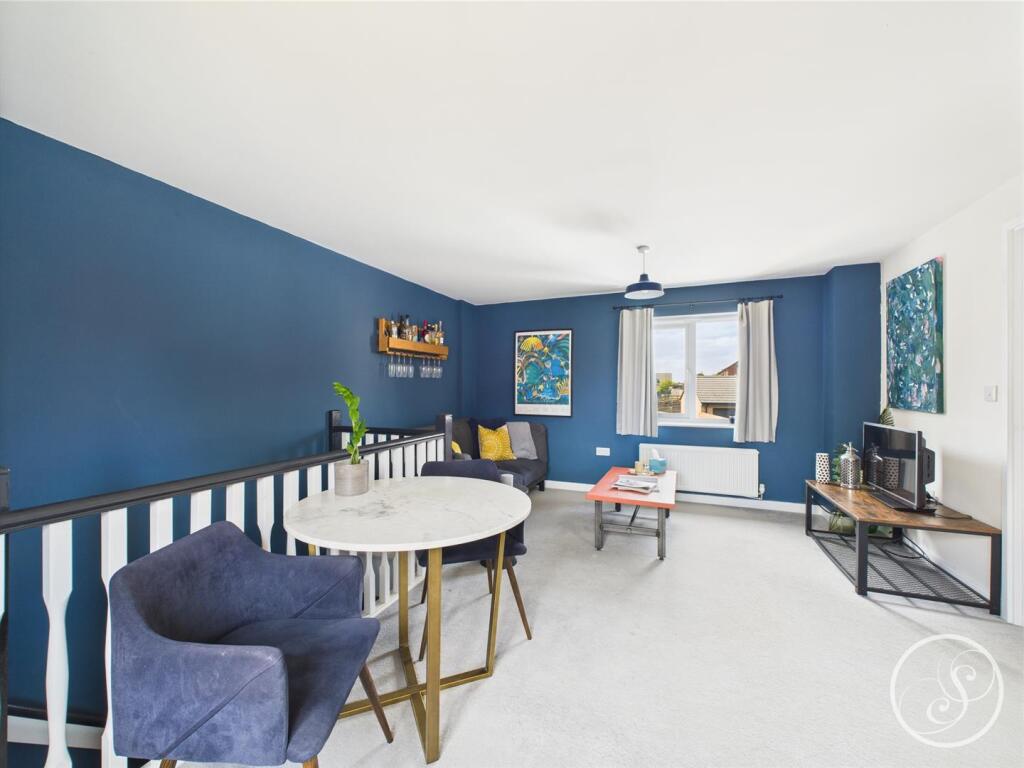 OPEN PLAN LOUNGE/KITCHEN