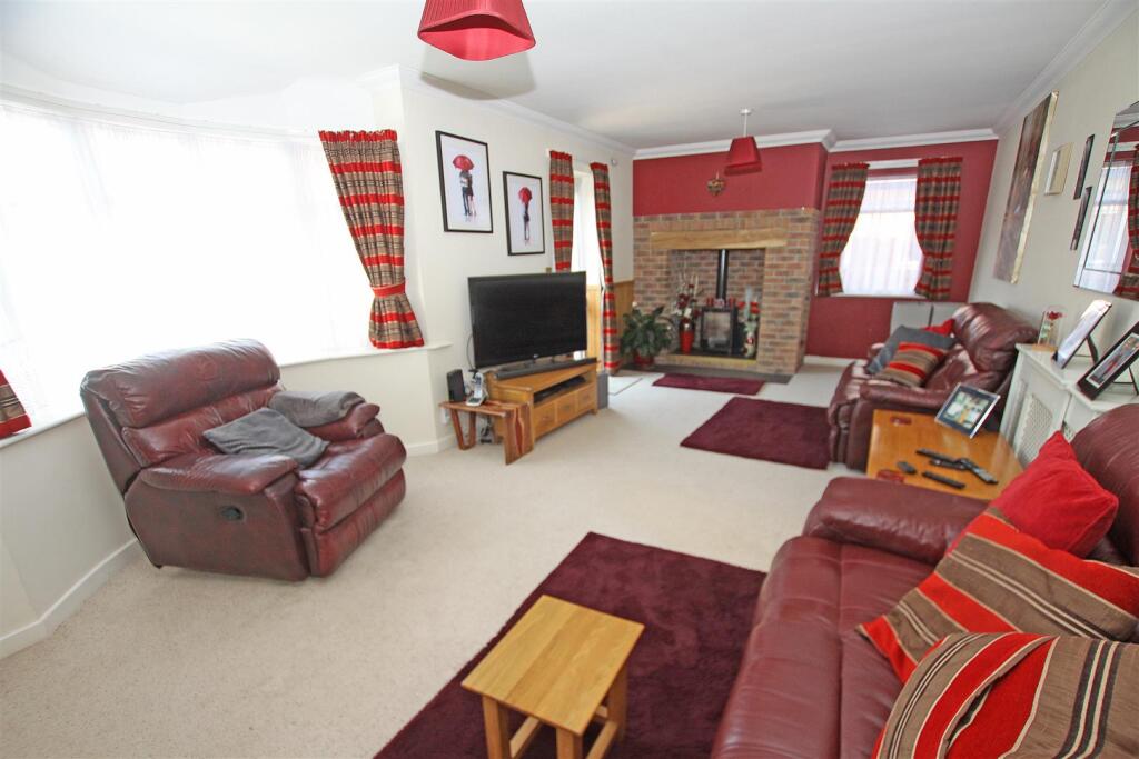 Living room b.jpg