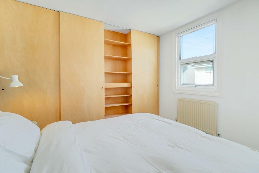 Bedroom g.jpg