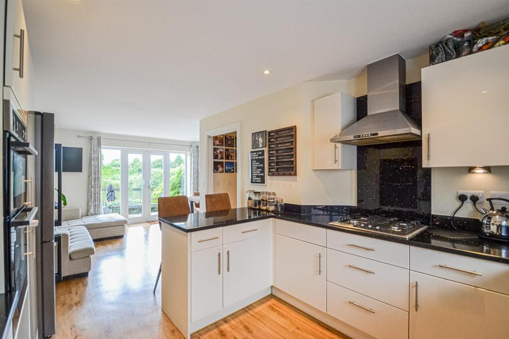 Open Plan Breakfast Kitchen &amp; Family Room