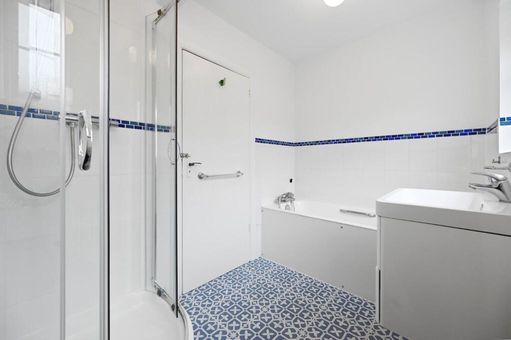 RCFBL= hale gardens- bathroom 3 (1).jpg