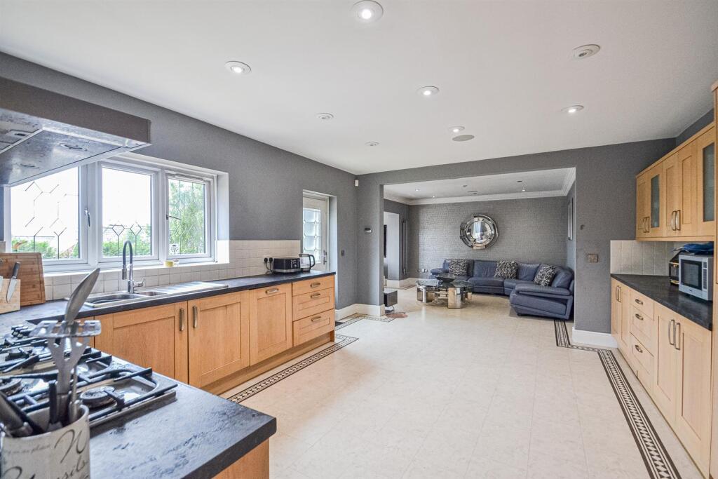 Dining Kitchen &amp; Family Room