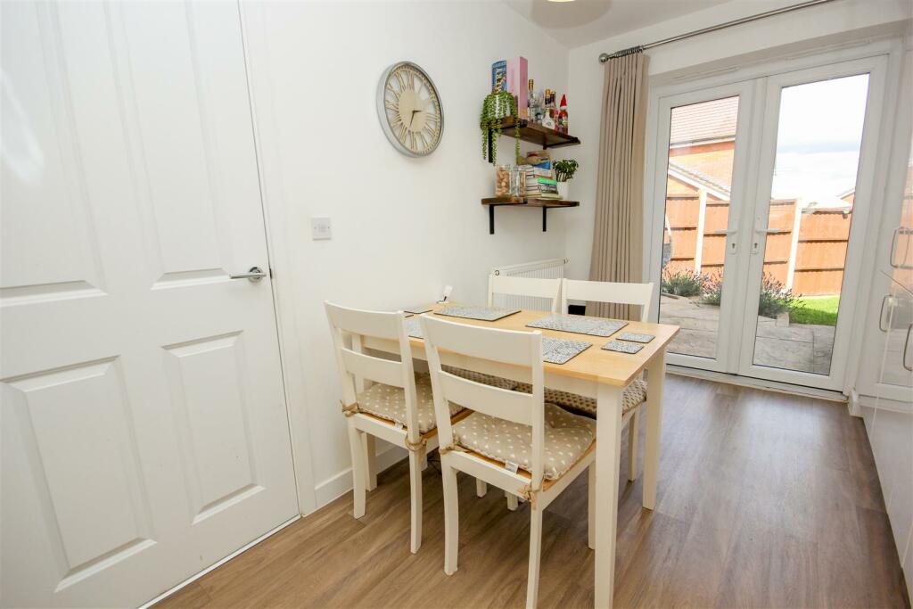 Dining Area.jpg