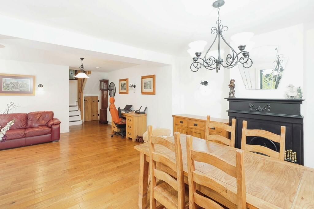 living room 1.jpg