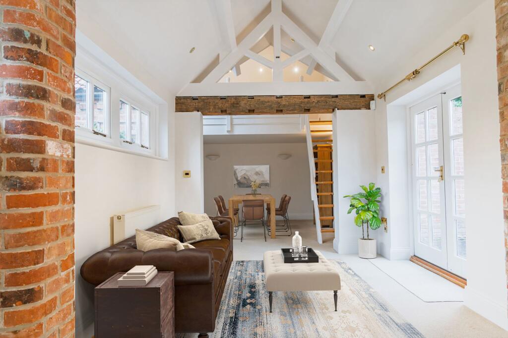 Annexe lounge and dining room