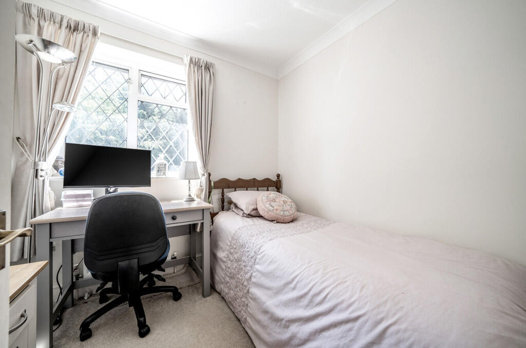 bedroom4