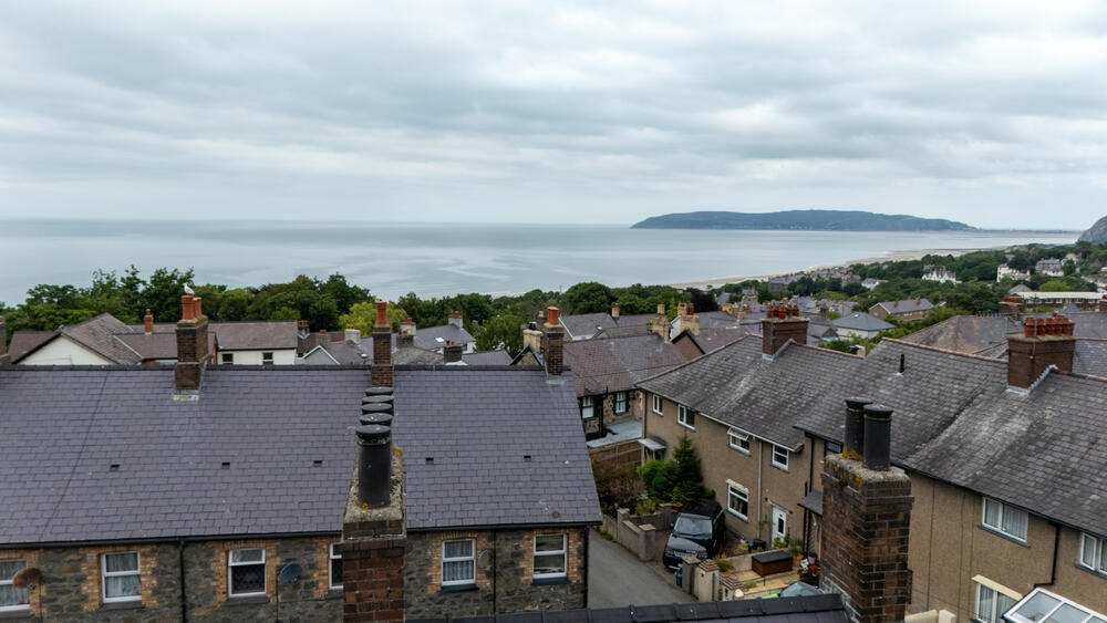 GILFACHROAD-13 T202506302001.jpg