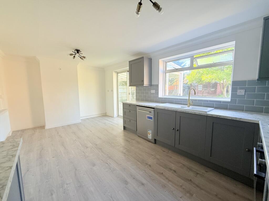 Kitchen/Dining