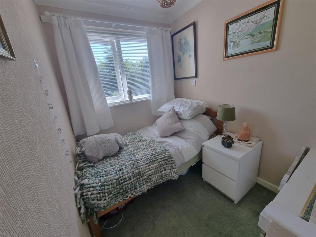 Bed 3.jpg