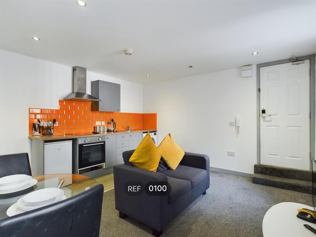 Kitchen &amp; Living area