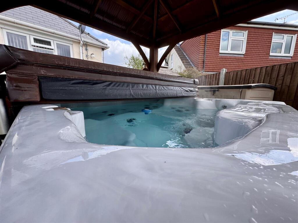 Jacuzzi.jpg