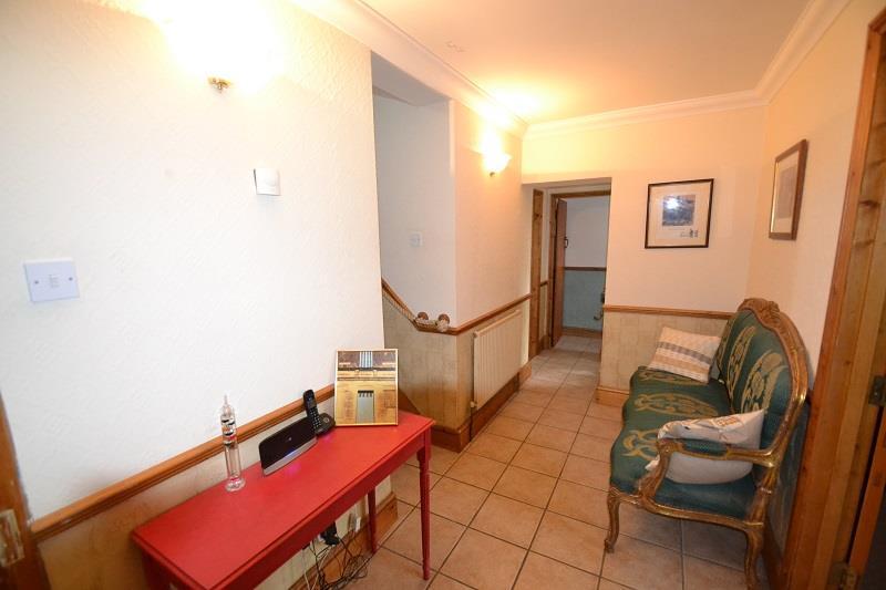 middle hallway - study.JPG