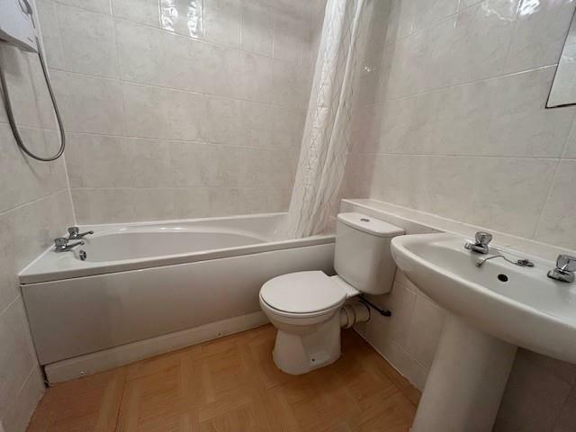27 Waterside Court bathroom new.jpg