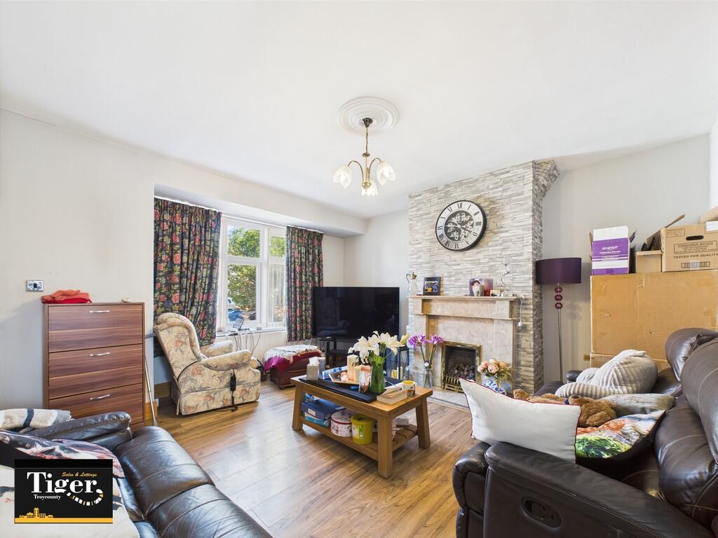 CAM02176G0-PR0573...