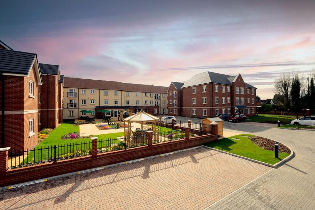 Knox Court - Main Entrance &amp; Parking  