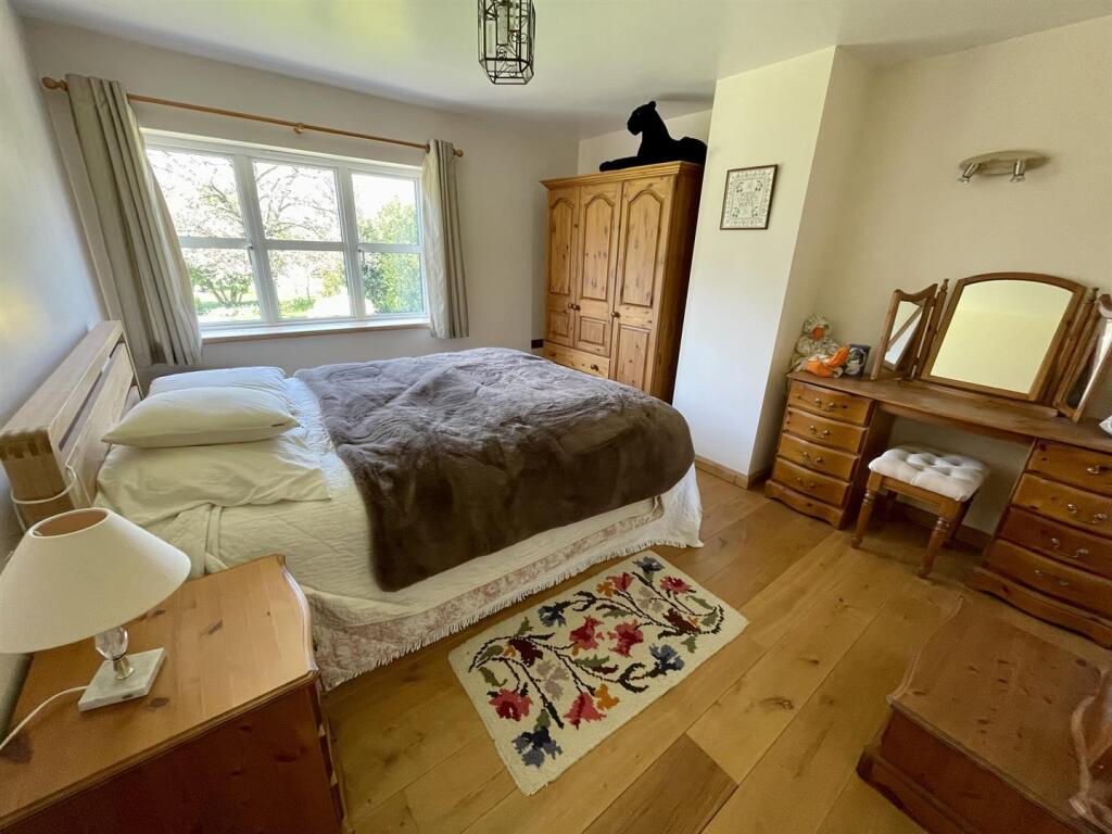 8. bed2.JPEG