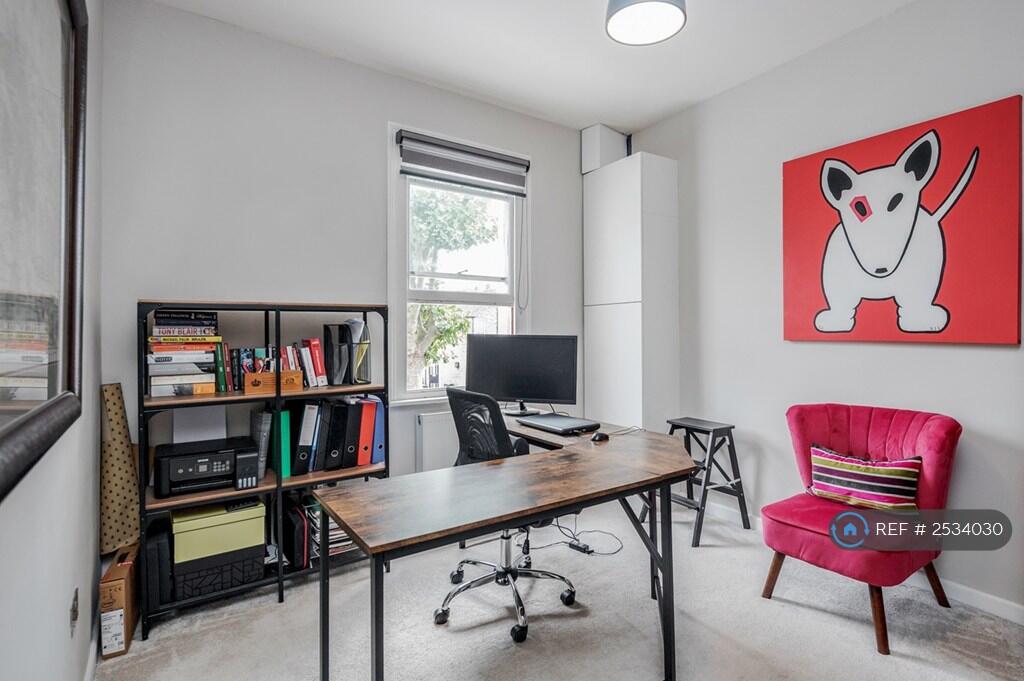 Double Bedroom/Office 