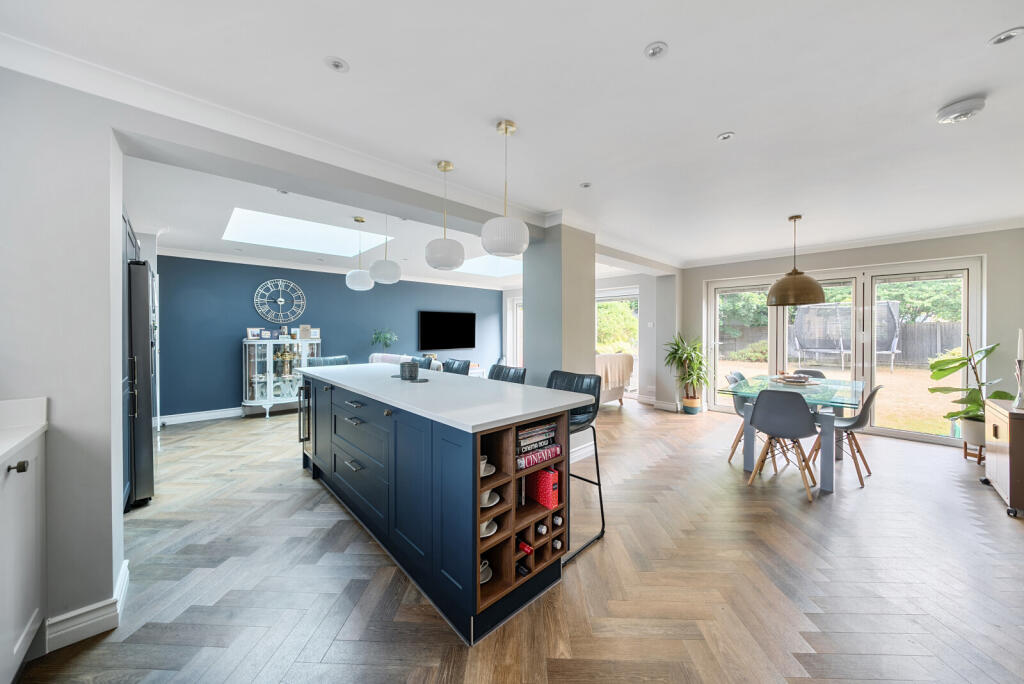 1317807-8-6863ab0...