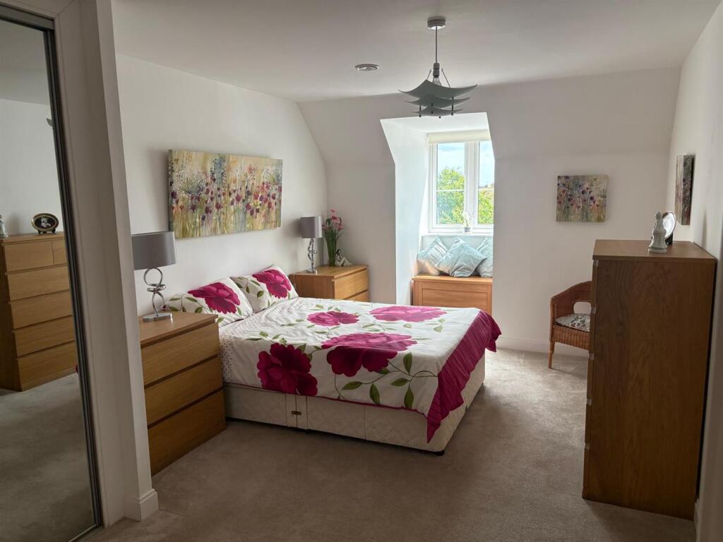8. Bedroom.jpg