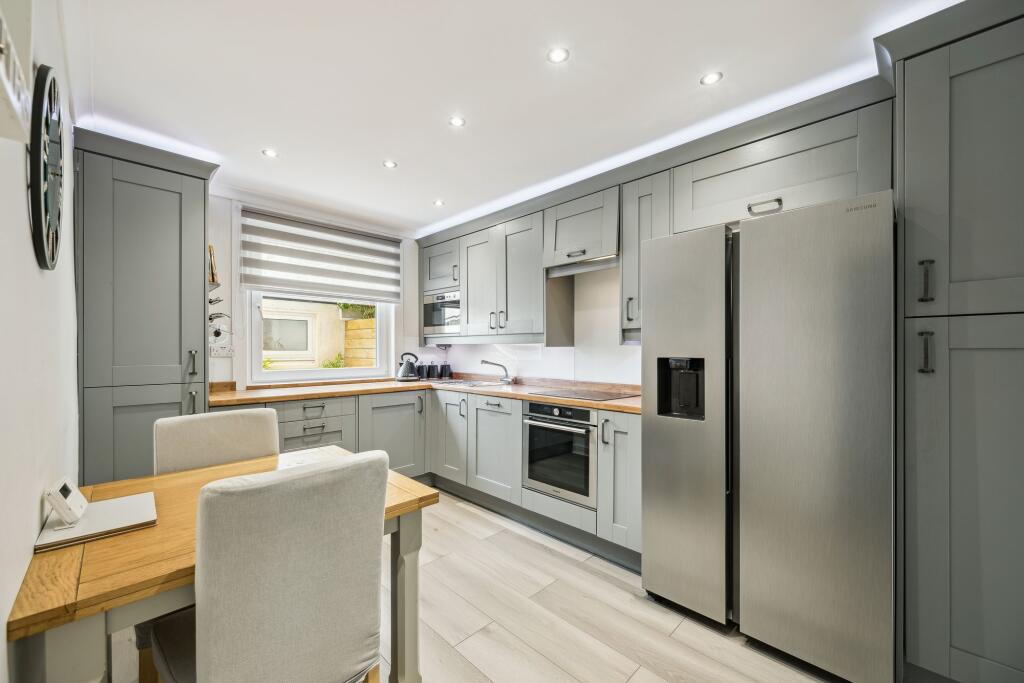 Kitchen / Dining Area