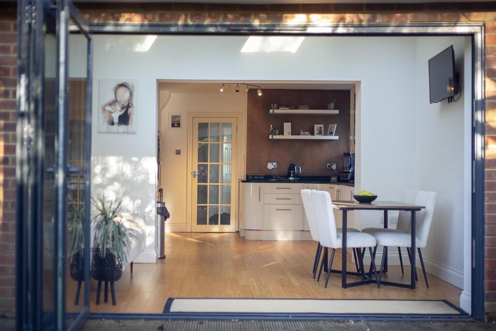 31--LINDEN-CLOSE-0044 copy.jpg