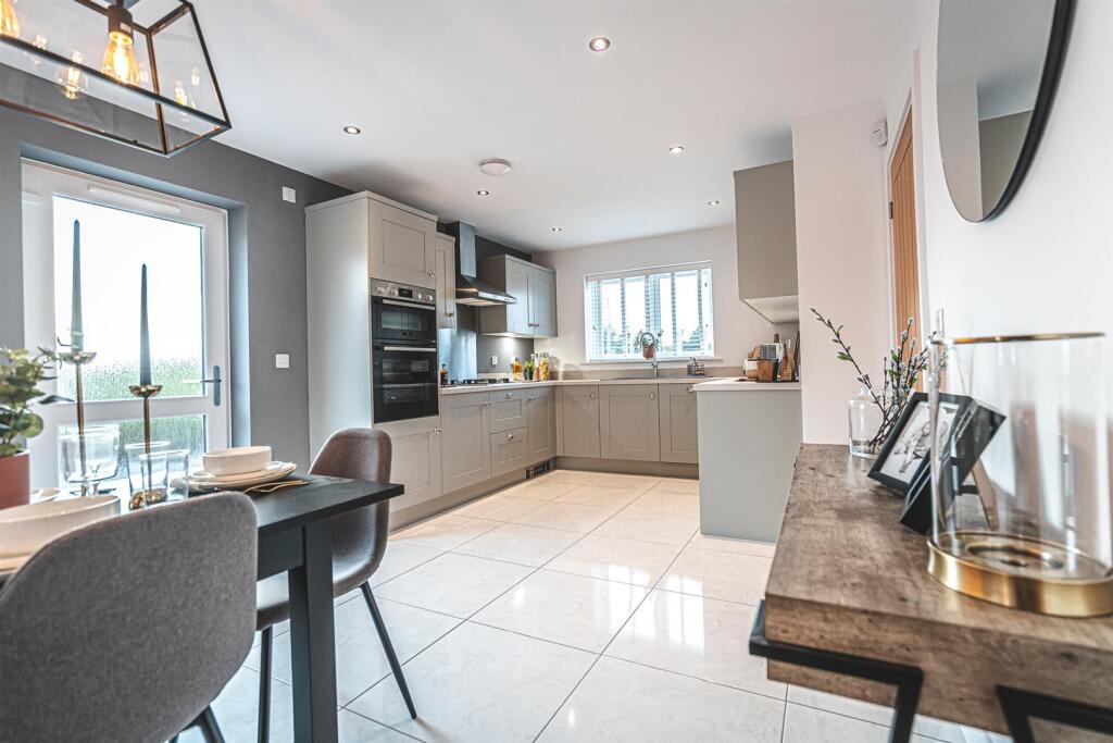 KITCHEN/ DINER
