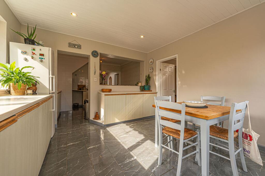 Breakfast Nook/Utility