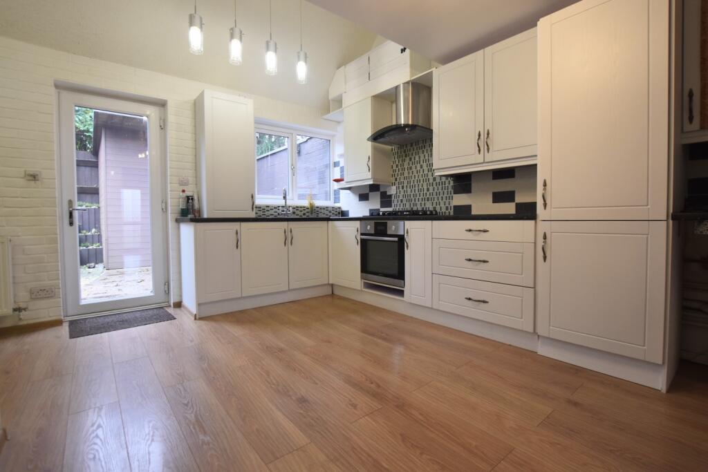 85 Arncliffe Drive oven