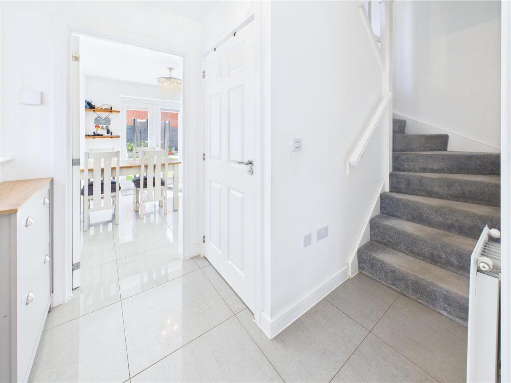 Harrier Way, Estate Agent, Burton on Trent (17).jp