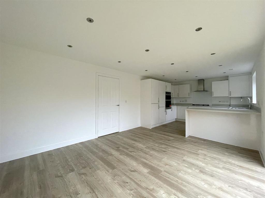 Kitchen:Dining Room (2).jpeg
