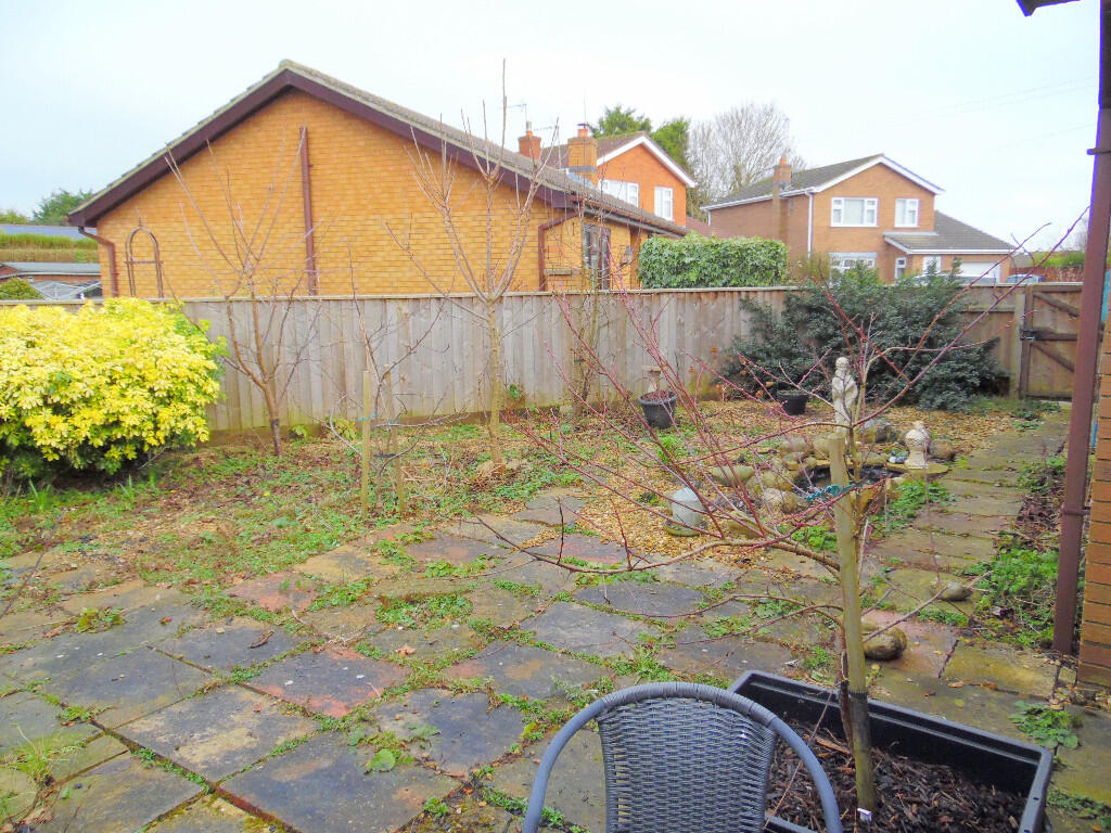 SIDE GARDEN