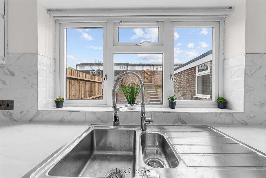 3 Thames Road _-15.jpg