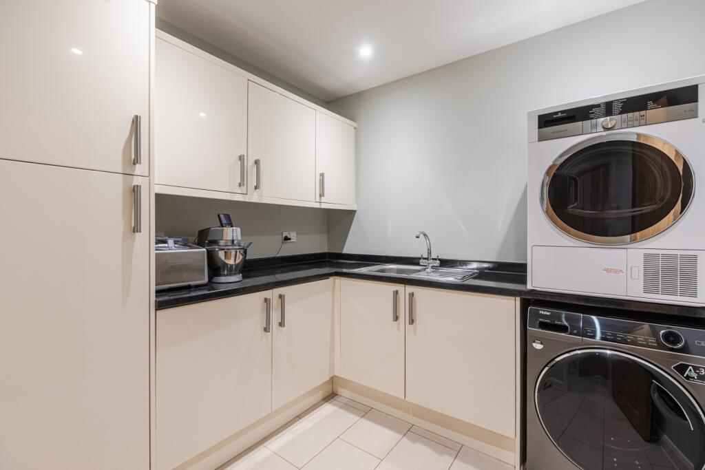 A21 - 22 Sharkham Drive Brixham - 250206