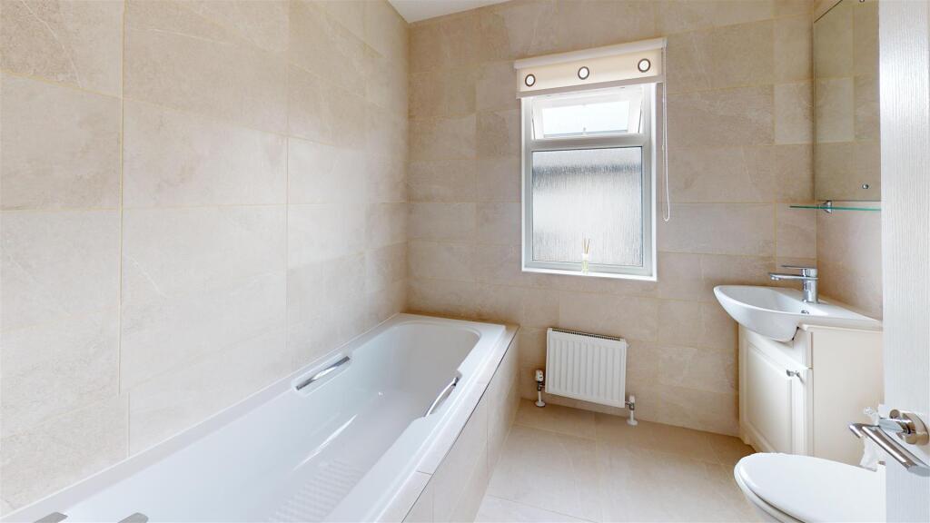 42-Pont-Pentre-Park-Bathroom.jpg