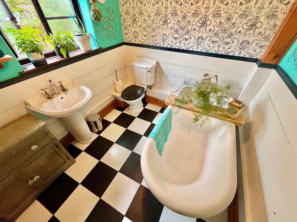 Ground Floor Bathroom