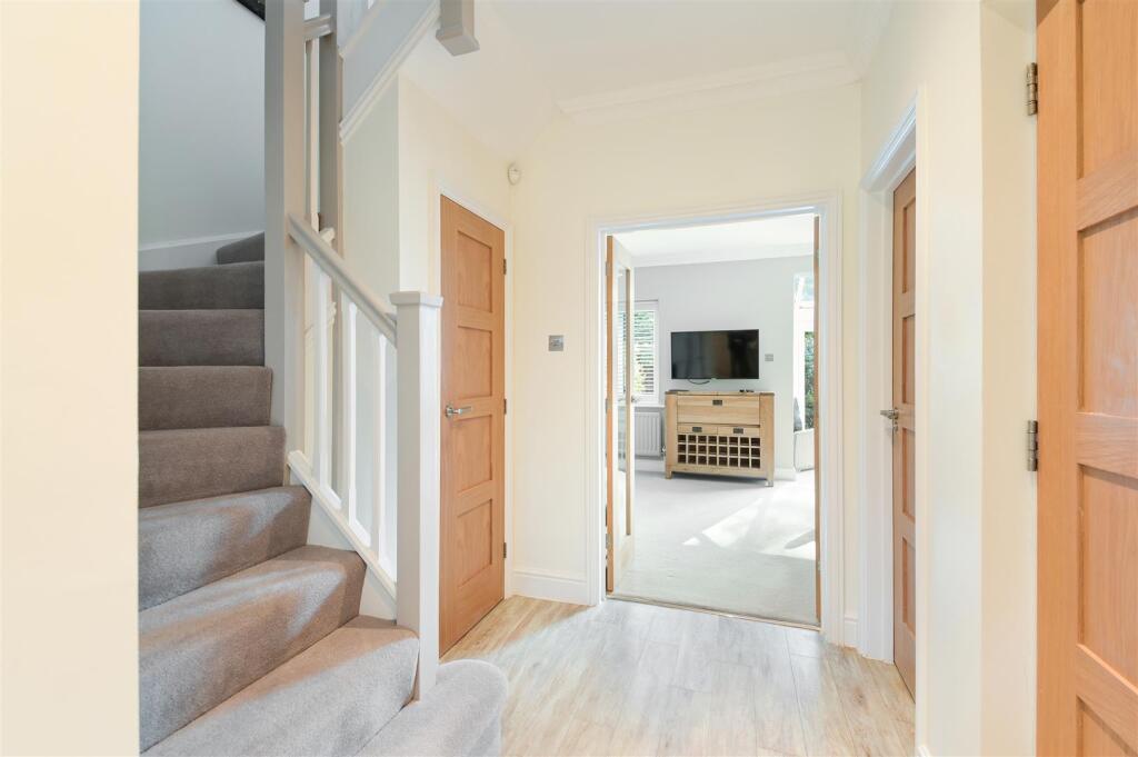 MEADE COURT,28- (3).jpg