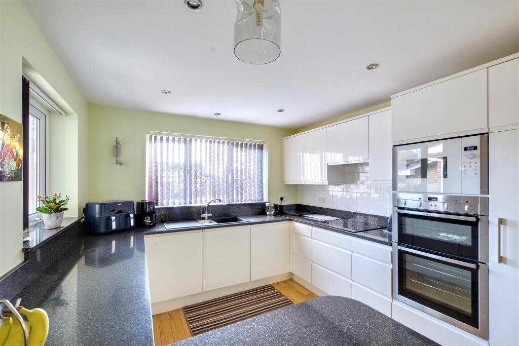 Kitchen_5.jpeg