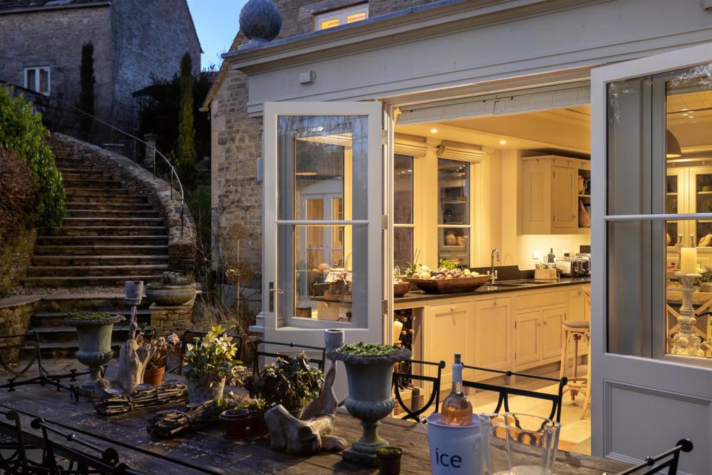 22 - Ditch Lane Cottage - GL7 5ER - Web.jpg