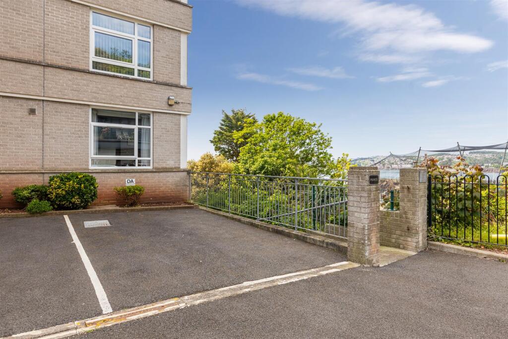 A02 - A Imperial Court, Flat D, Torquay - 250514.j