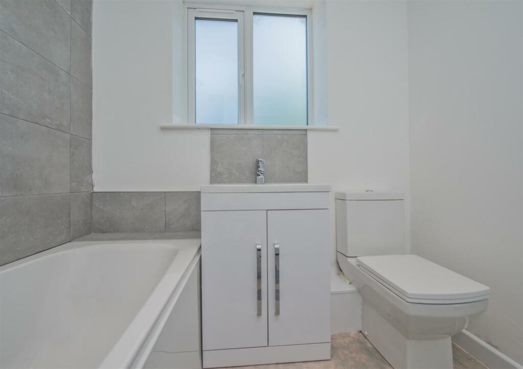 Family Bathroom / WC:
